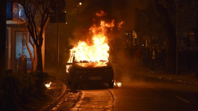 Vrasja e 39-vjeçarit në Tiranë, gjendet një makinë e djegur në Qafë-Kashar! Dyshohet e autorëve