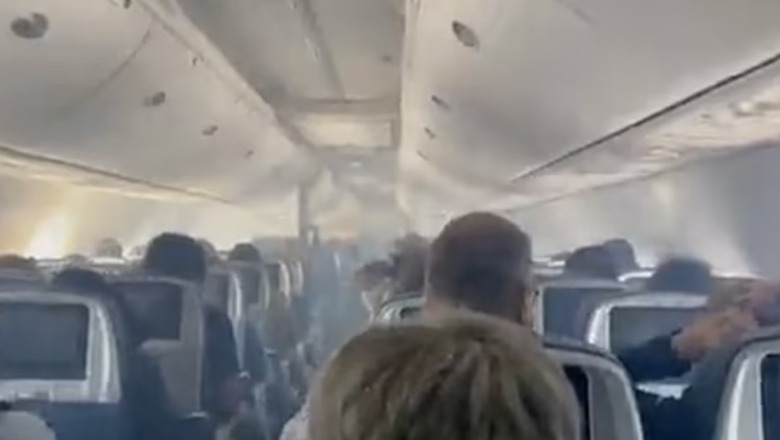 Panik në fluturim! Kabina e avionit e mbushur me tym pasagjerët të frikësuar! VIDEO nga momentet e tmerrit