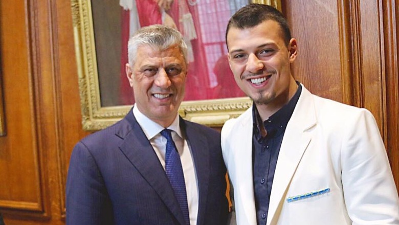 Djali i Hashim Thaçit publikon foton e të atit ditën kur dha dorëheqjen: Kjo s’është lamtumirë, por vetëm mirupafshim