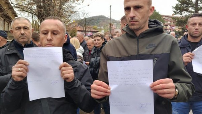 Media serbe: Më shumë se 300 policë nga veriu i Kosovës hoqën uniformat dhe lanë detyrën