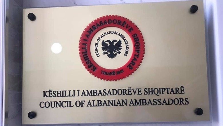 Tensionet në veri të Kosovës, Këshilli i Ambasadorëve Shqiptarë bën thirrje për ulje të tensioneve: Heqja e uniformës së policëve, veprim provokues dhe i rrezikshëm