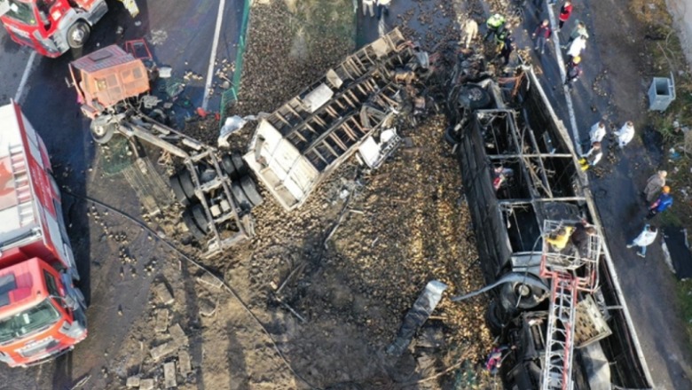 Tragjedi në Turqi/ Autobusi përplaset me dy kamionë, 7 viktima dhe 11 të plagosur