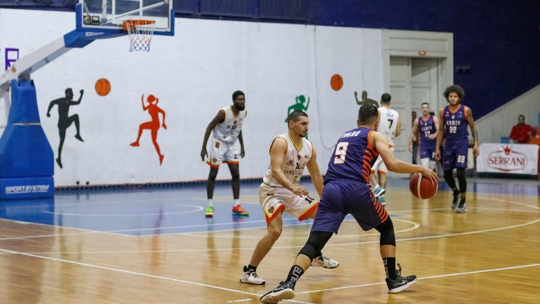Basketboll/ Tirana dhe Teuta bëjnë detyrën dhe ndajnë kreun, Besëlidhja i ndjek nga pranë