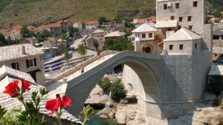 Bosnja do shënojë 29 vjetorin e shembjes së urës së Mostarit