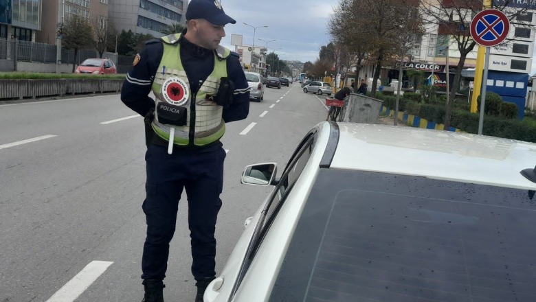 Përdornin celularin e disa të dehur teksa lëviznin, shoferë të arrestuar, nën hetim dhe të gjobitur në Durrës për 1 javë! Kontrolle në të gjitha akset rrugore