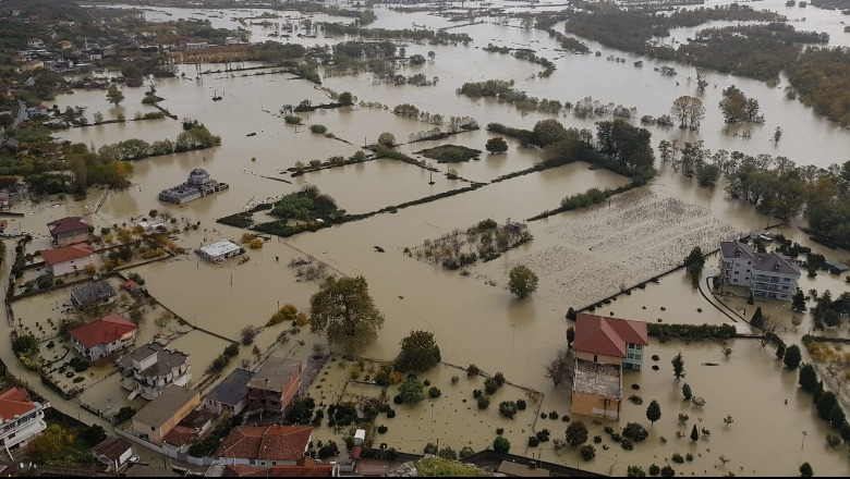 Përmbytjet/ Bashkia Shkodër njofton Prefekturën: 36 familje janë evakuuar, 2425 hektarë tokë nën ujë