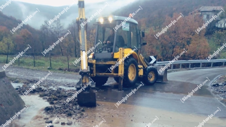 Moti i keq/ Situata e qarkut Kukës: Reshje shiu dhe erë e fortë, rrugët të qarkullueshme! Problematik rezervuari i fshatit Bytyq