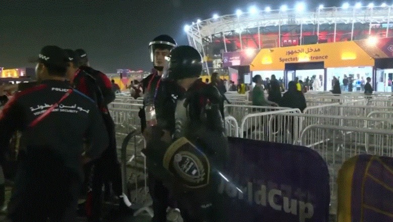 VIDEO/ Kaos jashtë stadiumit në Doha, tifozët e Portugalisë dhe Ganës përplasen me policinë