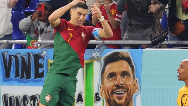 FOTOLAJM/ Në kohën dhe vendin e duhur, Ronaldo feston 'krah' Messit në Botëror