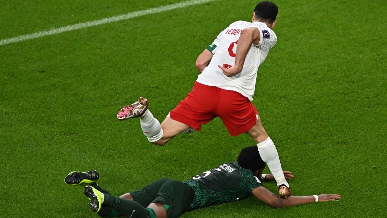 VIDEO/ Polonia arkivon tri pikët, Lewandowski shënon golin e parë në një Kupë Bote! Gafë e mbrojtjes