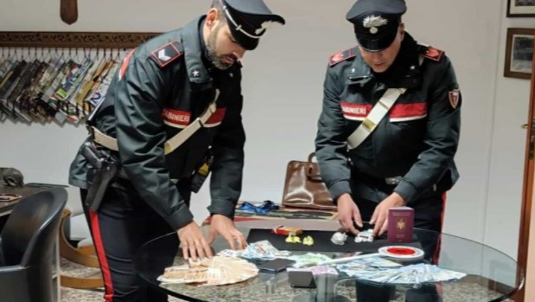 E sheh policinë dhe i ikën, arrestohet 30-vjeçari shqiptar në Itali! Nën frenat e dorës së makinës i gjendet kokainë! I sekuestrohen dhe 7 mijë euro
