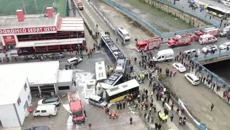 Aksident në Stamboll/ Përplaset tramvaj me një autubus, 4 persona në gjendje të rëndë, 15 të plagosur (VIDEO)
