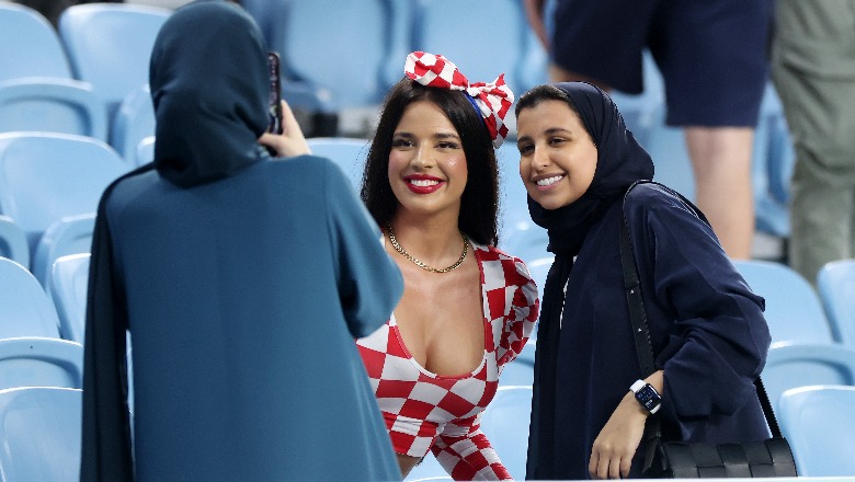 KATAR 2022/ Meshkujt e 'braktisin' në Katar, ish-miss Kroacia 'sulmohet' nga vajzat në stadium
