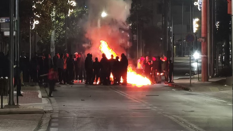 Protesta të komunitetit rom në Greqi, 10 policë të plagosur pas sulmeve me sende të forta