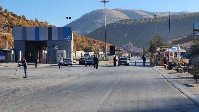 Për dy orë, pika kufitare 'Tre Urat' do jetë e bllokuar, shkak punimet që po kryhen nga pala greke