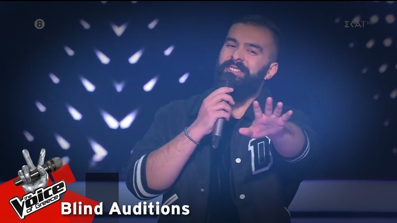 VIDEO/ Kush është Xhuljo Imeri, këngëtari shqiptar i rritur në Gjirokastër, që ktheu katër karriget e jurisë në 'The Voice' të Greqisë