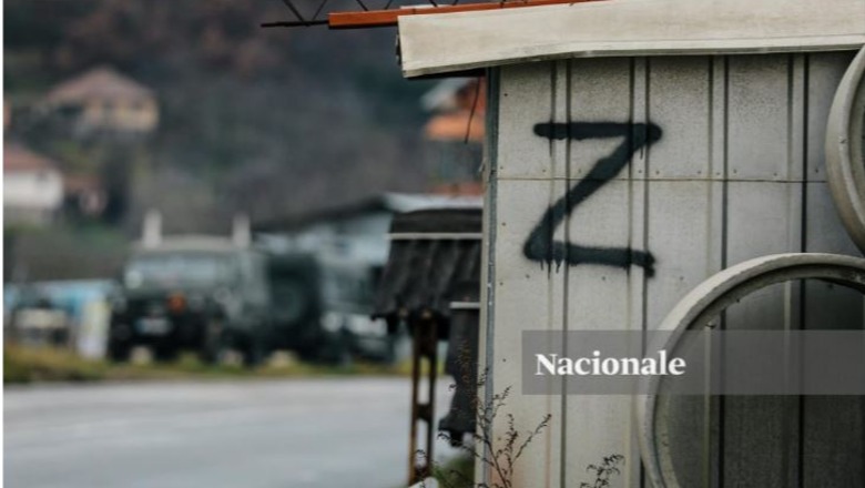 Si rusët në Ukrainë, edhe serbët në veri të Kosovës me simbolet 'Z' 