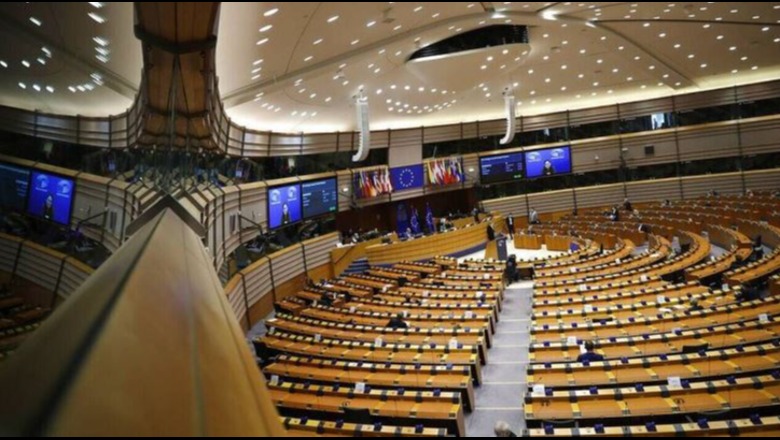 Skandali i korrupsionit/ Hetuesit 'bastisin' sërish zyrat e Parlamentit Europian, sekuestrohet kompjuteri i një zyrtari