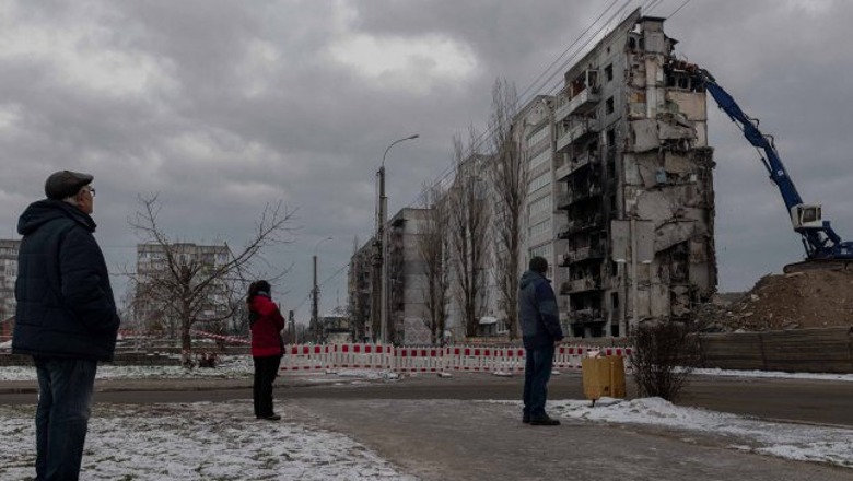 Lufta/ Vijojnë bombardimet në prag të Krishtlindjeve, Rusia sulmon bazën ushtarake të Kherson! Kievi akuzon: Kemi zbuluar dhomën ku torturoheshin fëmijët