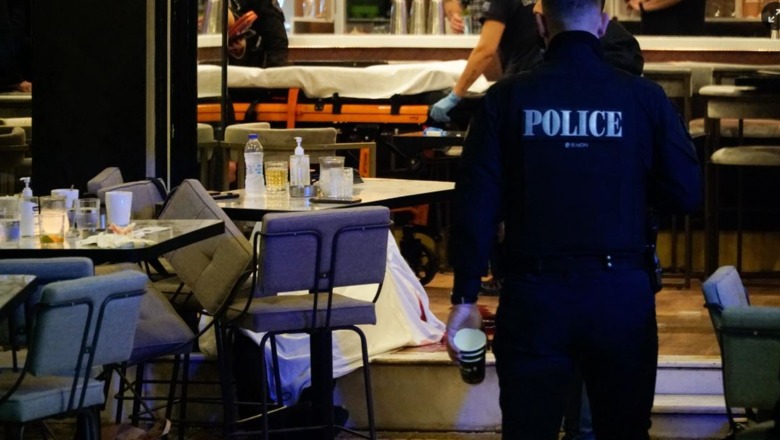 U plagos në atentatin mafioz ndaj dy shqiptarëve në Greqi! Rrëfehet 31-vjeçarja: Isha në tavolinë ngjitur me ta! Në fillim se kuptova, pastaj pashë gjakun