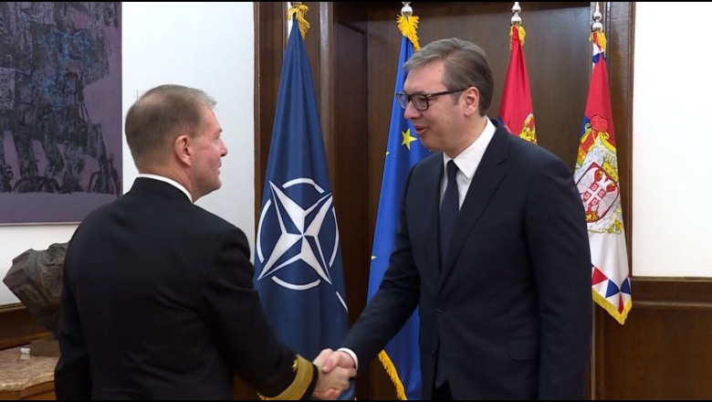 Admirali i NATO-s takohet me Vuçiç: Presim koordinim të ngushtë me KFOR-in