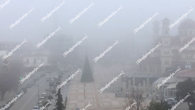 VIDEOLAJM/ Korçë, qyteti zgjohet 'nën pushtetin' e mjegullës 