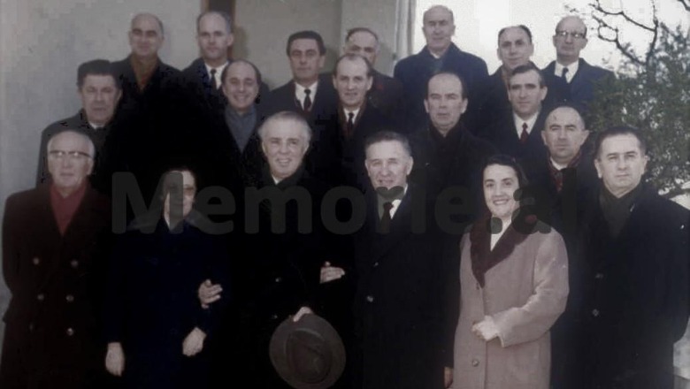 Mbledhja e Byrosë, 10 shtator ‘83/ Hekuran Isai: Shoku Enver, Komiteti Ekzekutiv i rrethit të Sarandës, ka 32 punonjës, ku 7 janë bashkëpunëtorë të Sigurimit