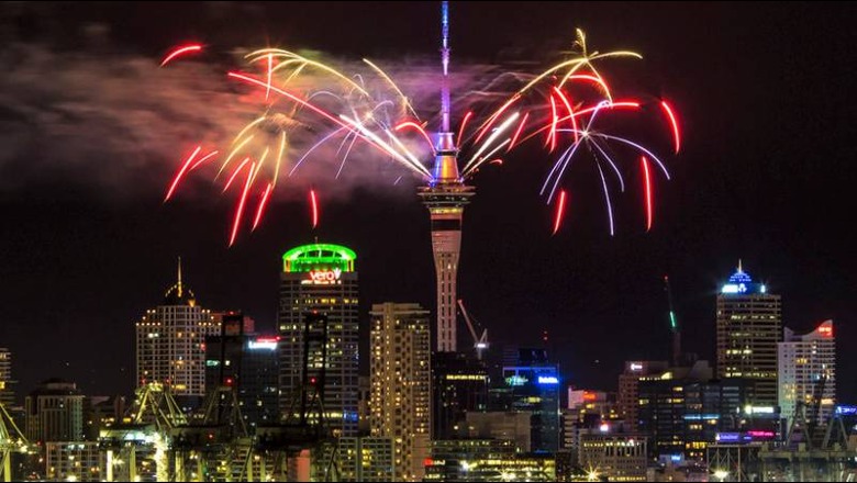 Vjen 2023, Nga Zelanda e re në Kinë, festimet në Australi, Tokio, Seul dhe vende të tjera! Pritet me spektakël fishekzjarresh (VIDEO)