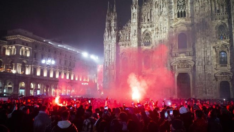 Mbrëmja e Vitit të Ri në Itali, dhjetëra aksidente prej fishekzjarreve! 10-vjeçarit i presin dorën! 16-vjeçari plagoset me armë zjarri! Digjen 59 makina në Romë