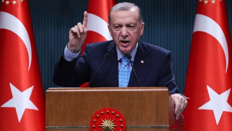 Ankaraja: Erdogan do të zhvillojë nesër bisedë telefonike me Putinin dhe Zelenskyn