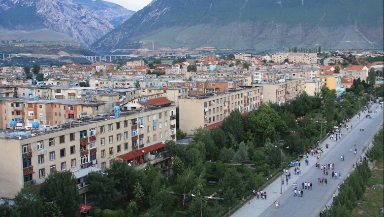 Jetëgjatësia në Shqipëri, dy qytete ku burrat dhe gratë jetojnë më gjatë