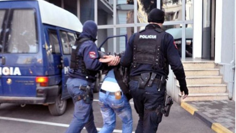I dënuar me 3 vite e 4 muaj burg për trafik droge, arrestohet 39 vjeçari i shpallur në kërkim në Tiranë (EMRI)