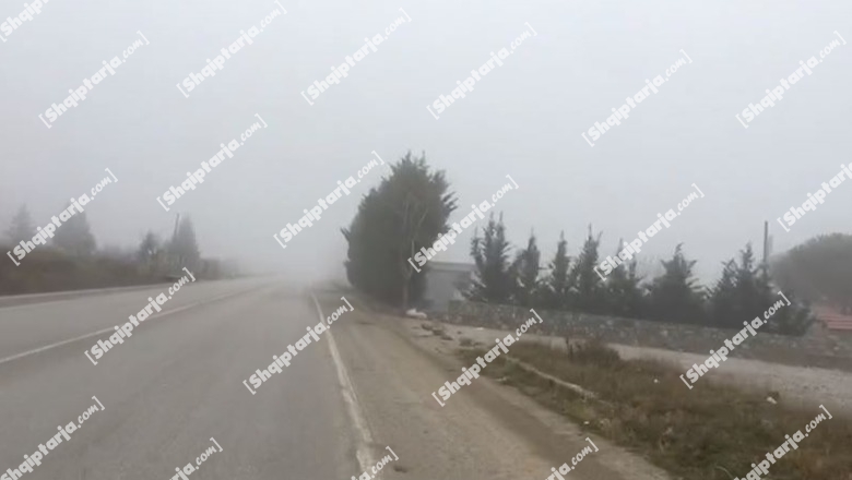 Mjegulla në juglindje vështirëson qarkullimin në akset rrugore Pogradec-Korçë-Devoll (VIDEO)