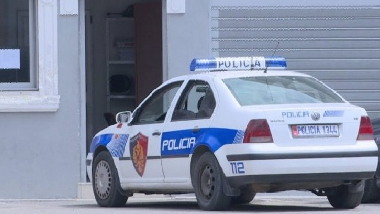 Thyen ‘arrestin e shtëpisë’, vihen në pranga dy 19-vjeçarët në Gjirokastër