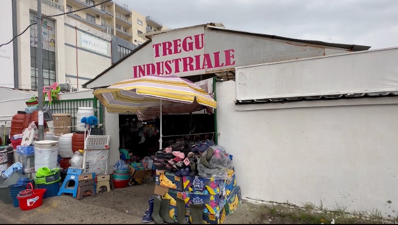 Privati rrit taksën në tregun e Lezhës, tregtarët: E papërballueshme, jemi drejt falimentimit