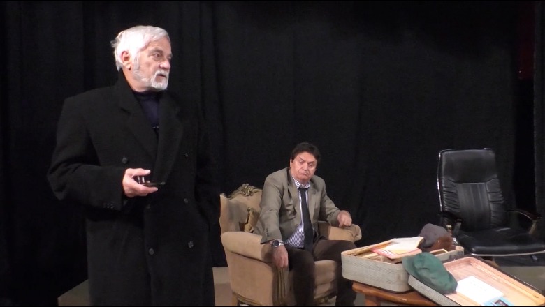 ‘Profesionisti’, komedia e zezë për dosjet të ish-Sigurimit! Leka Bungo në Vlorë me veprën e Dushan Kovaçeviç