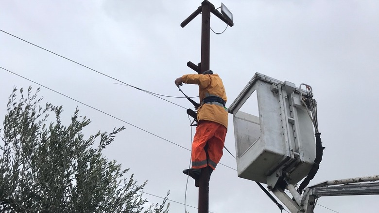Stuhia 'Ciaran'/ Probleme me energjinë elektrike në Fier, Kavajë, Tiranë, Kukës, Koplik, Gjirokastër e Vlorë