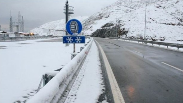Reshjet e dëborës në Dibër, aksi Peshkopi-Lurë i bllokuar prej katër ditësh! Probleme edhe në rrugën e Arbrit