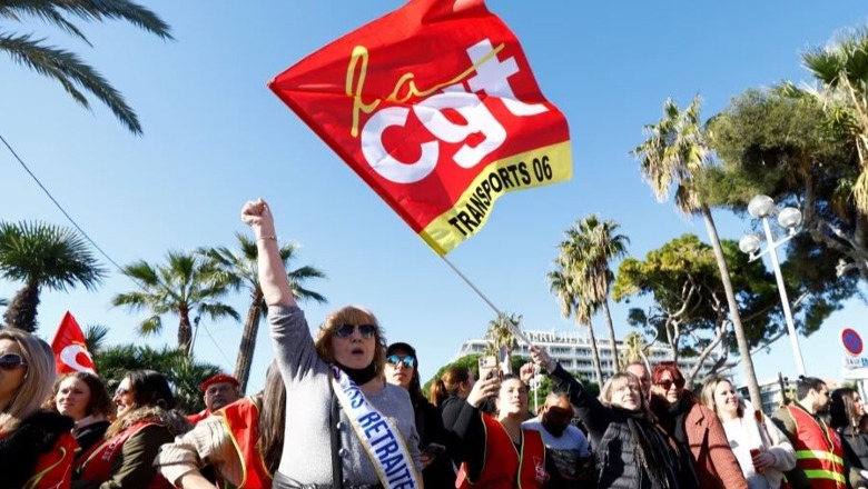 Macron rrit moshën e pensioneve, protesta masive zhvillohen në mbarë Francën kundër reformës së tij