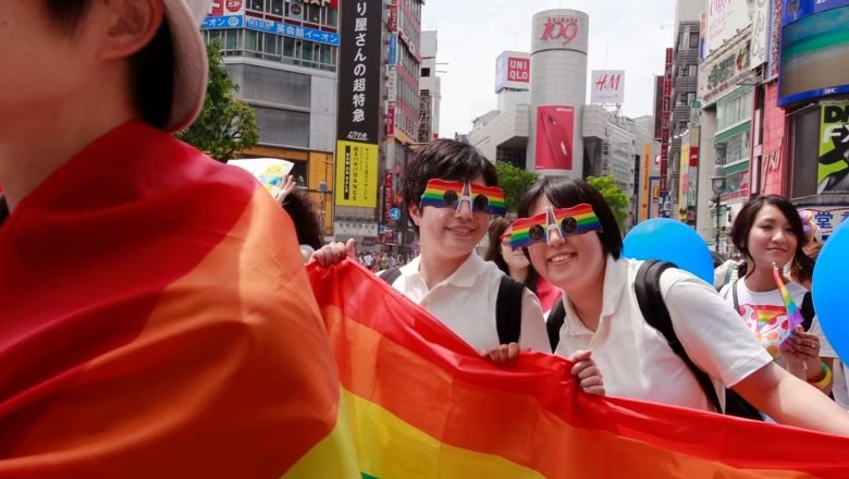 Kryeministri japonez shkarkon këshilltarin e tij pas komenteve përçmuese për komunitetin LGBT