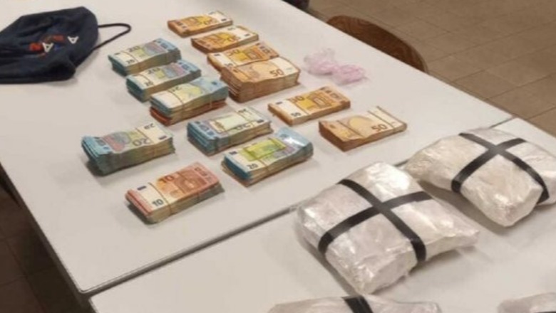 Në pranga 2 shqiptarë në Itali, kapen me 5 kg drogë dhe mbi 73 mijë euro cash në makinë! ‘Hilja’ që provuan por që u doli blof