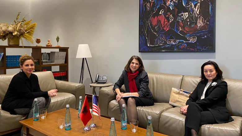 Strehimi i afganëve dhe integrimi i tyre, vjen në Shqipëri zyrtarja amerikane, takim me Xhaçkën: Faleminderit Shqipërisë për rolin