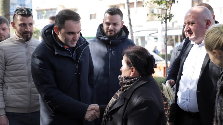 Këlliçi takim me banorët e Laprakës: Programi për Bashkinë e Tiranës do të ndërtohet duke dëgjuar njerëzit në terren