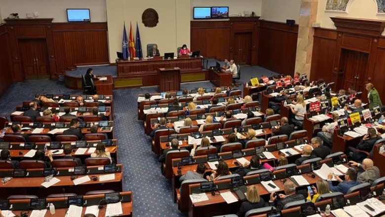 Maqedoni e Veriut/ Debat i ashpër në Kuvend për zgjerimin e Qeverisë