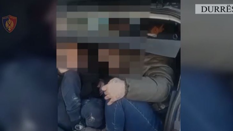 Transportonte 8 emigrantë dhe përplasi 4 makina duke tentuar t'i ikë policisë, arrestohet 35 vjeçari në Durrës (VIDEO)