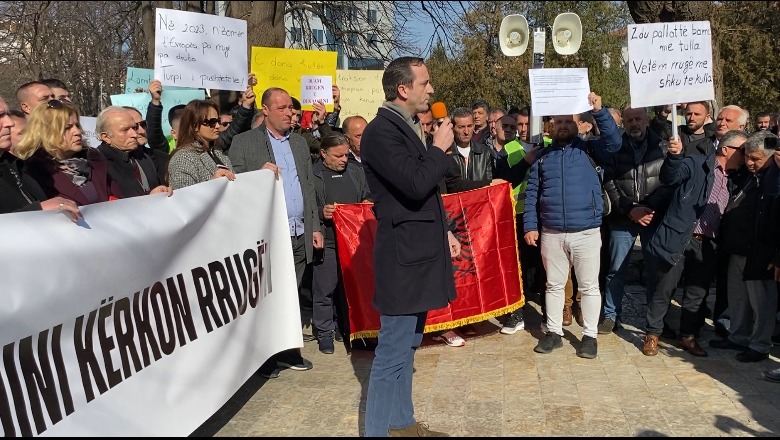 Banorët e Dukagjinit protestë për rrugën që i lidh me Shkodrën: Do bojkotojmë zgjedhjet! Benet Beci: Ka kosto do kërkojmë financime 