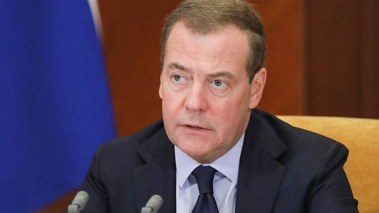 Medvedev: Rusia është e gatshme të mbrohet me çdo armë, përfshirë atë bërthamore