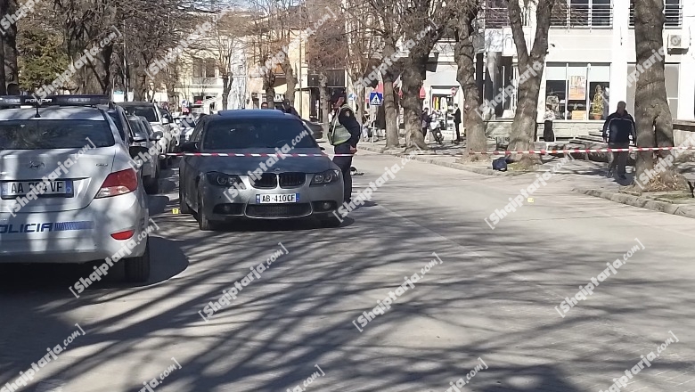 Aksident në Korçë, makina përplas një grua në bulevardin Republika! Transportohet me urgjencë në spital