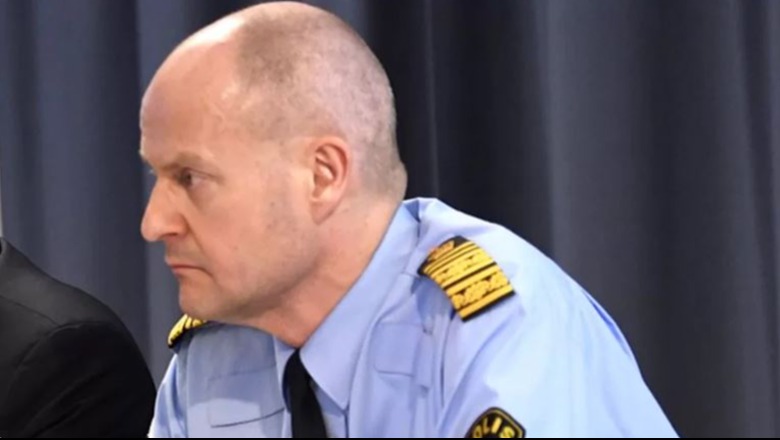 Po hetohej për shkelje të detyrës, oficeri më i lartë i policisë në Suedi, gjendet i vdekur në shtëpinë e tij