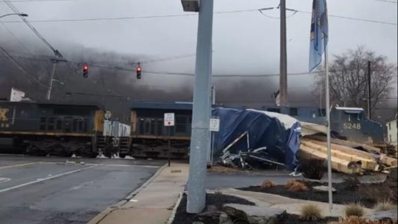 Aksident në New York, treni çan në dysh kamionin, asnjë i lënduar(VIDEO)